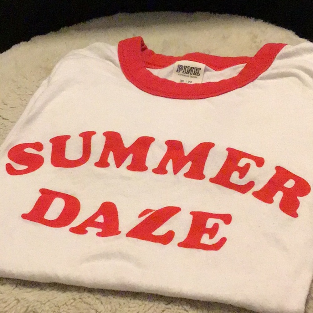 VS PINK Summer Daze tee ☀️
